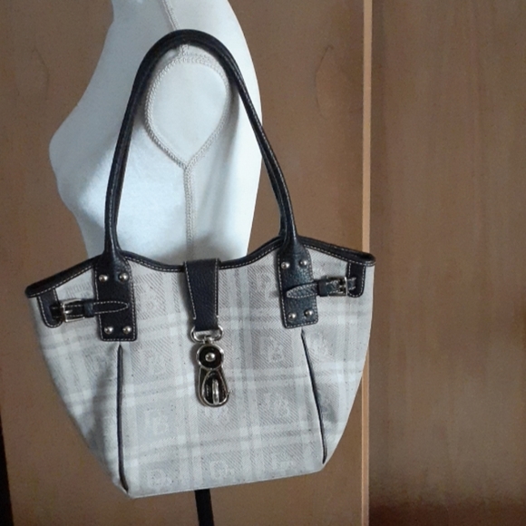 Dooney & Bourke Handbags - Dooney & Bourke Shoulder Bag